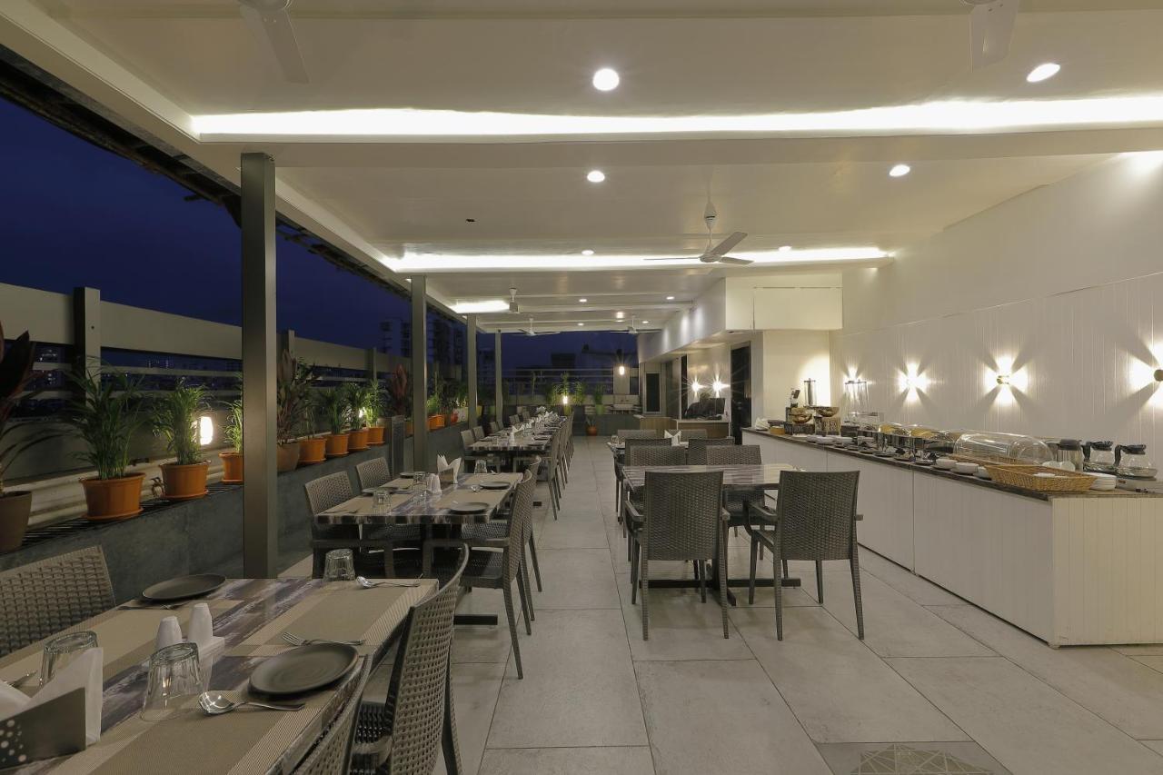 Hotel Ariana Residency Mumbai Exteriör bild