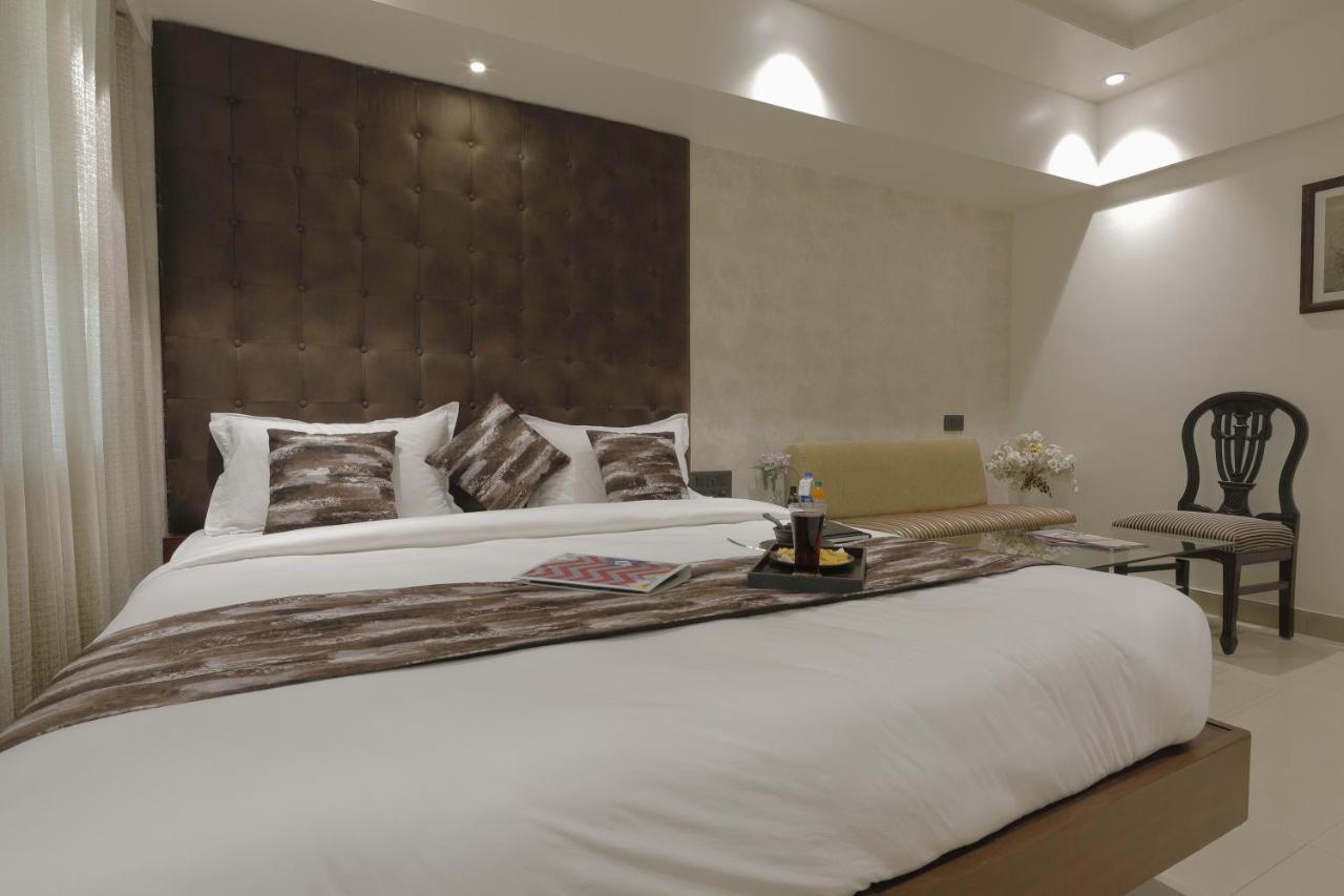 Hotel Ariana Residency Mumbai Exteriör bild